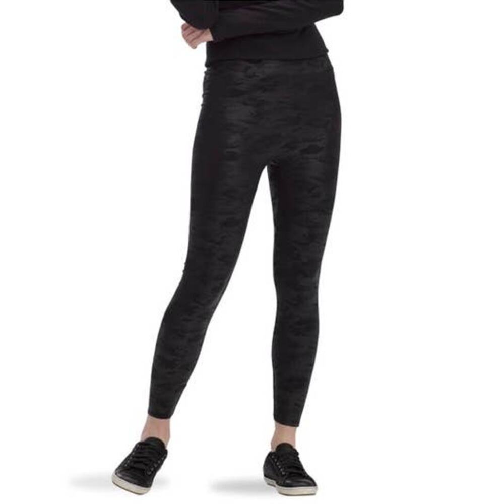 HUE HIGHRISE WEIGHTLESS CAMO PRINT LEGGINGS BLACK SIZE SMALL NWOT